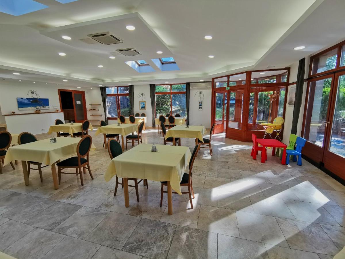 מלון באלאטונפורד Imola Garden Vendeghaz מראה חיצוני תמונה