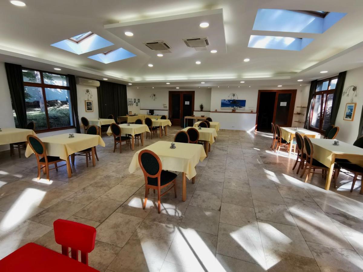 מלון באלאטונפורד Imola Garden Vendeghaz מראה חיצוני תמונה